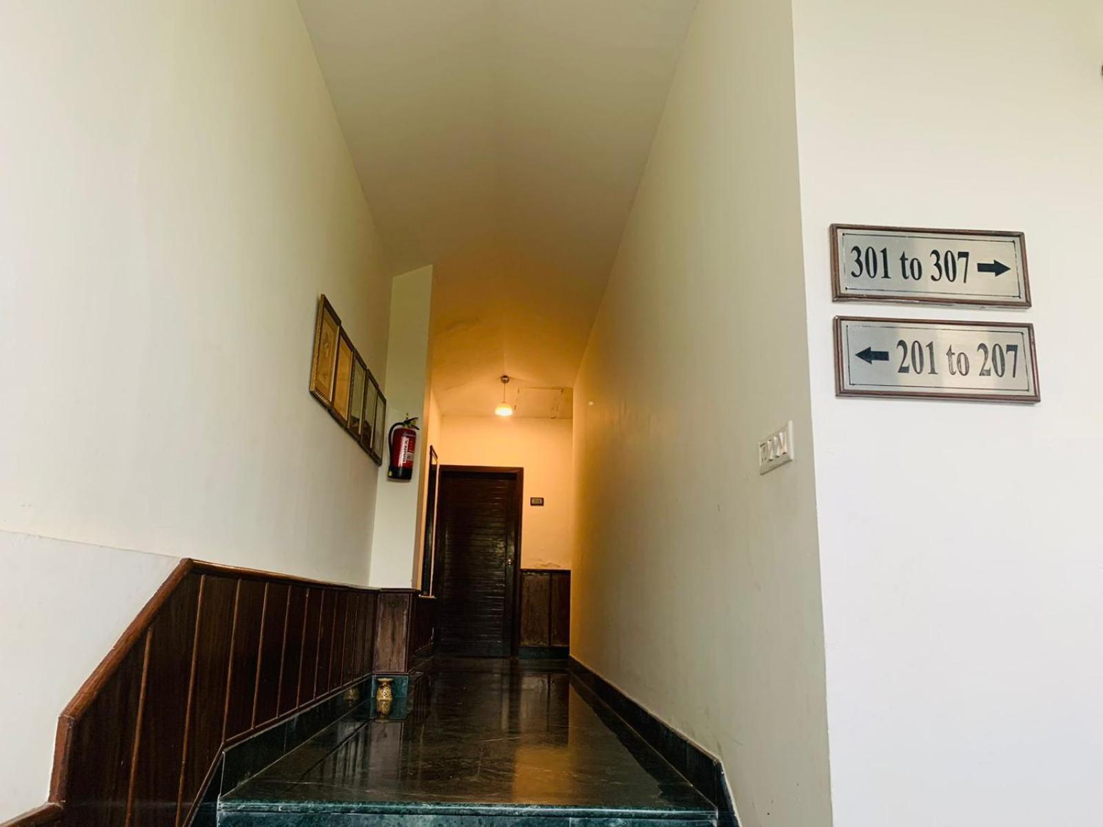 The Riverview Retreat Corbett By Leisure Hotels Garjia Dış mekan fotoğraf