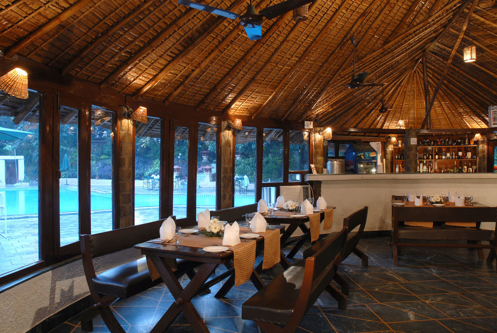 The Riverview Retreat Corbett By Leisure Hotels Garjia Restoran fotoğraf
