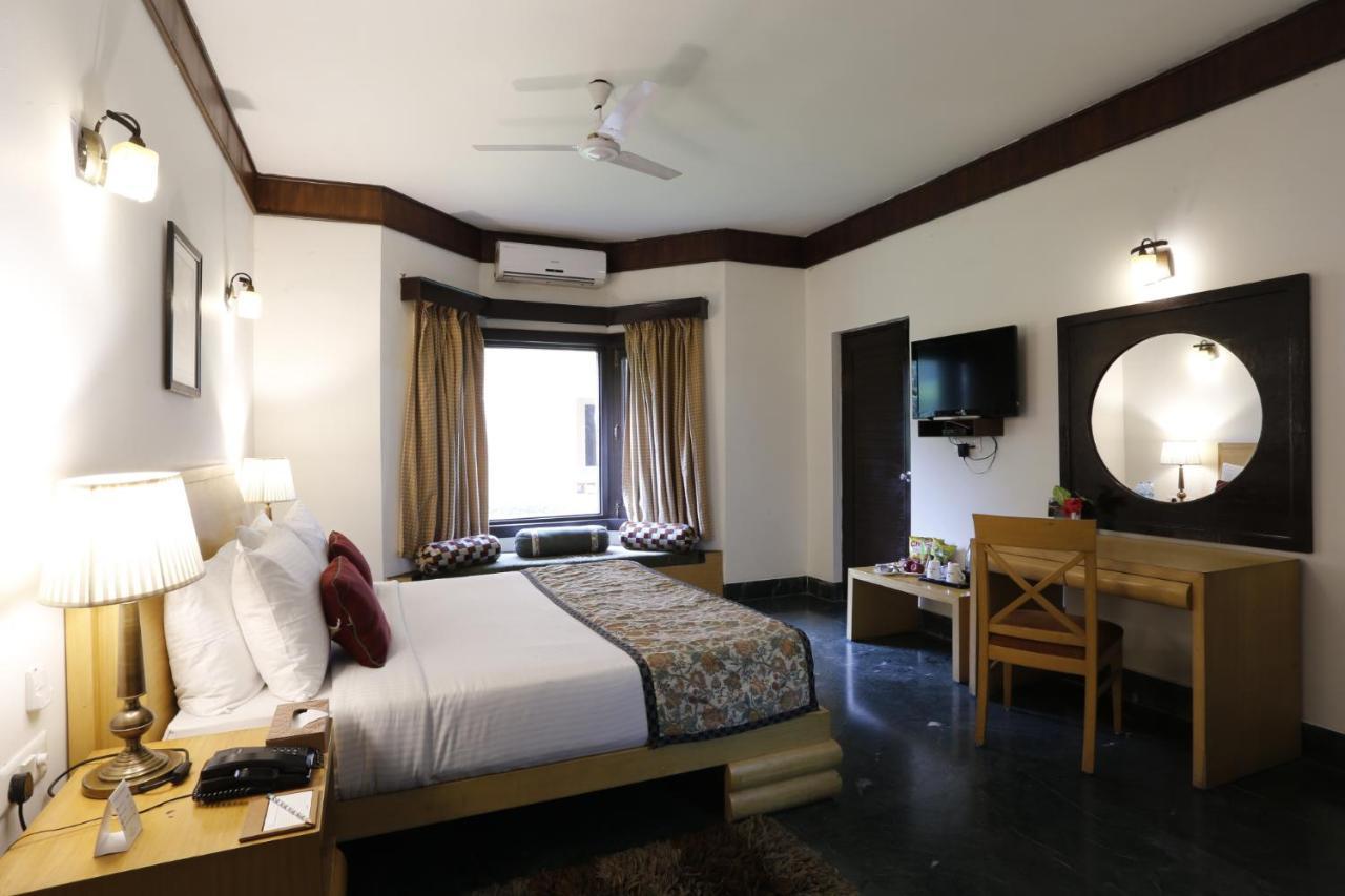 The Riverview Retreat Corbett By Leisure Hotels Garjia Dış mekan fotoğraf