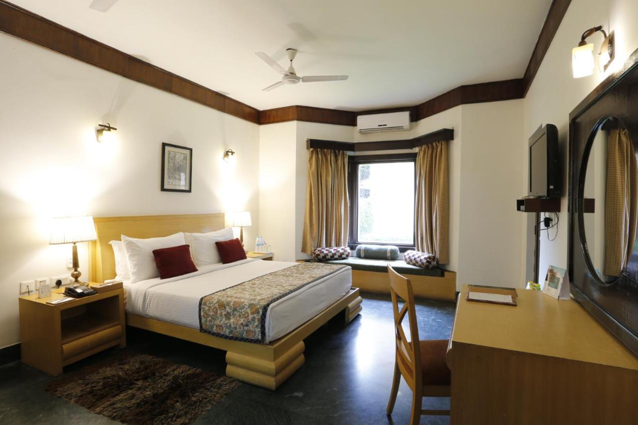 The Riverview Retreat Corbett By Leisure Hotels Garjia Dış mekan fotoğraf