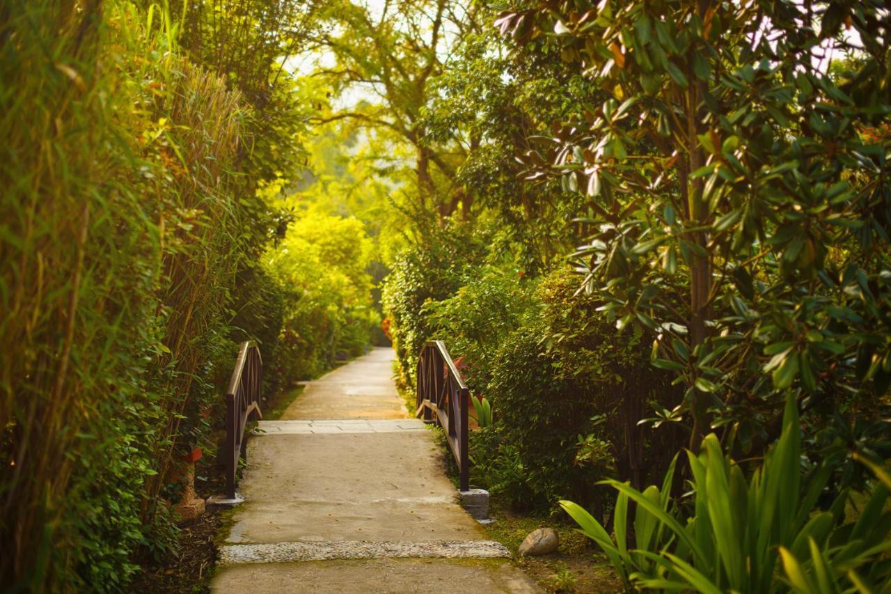 The Riverview Retreat Corbett By Leisure Hotels Garjia Dış mekan fotoğraf